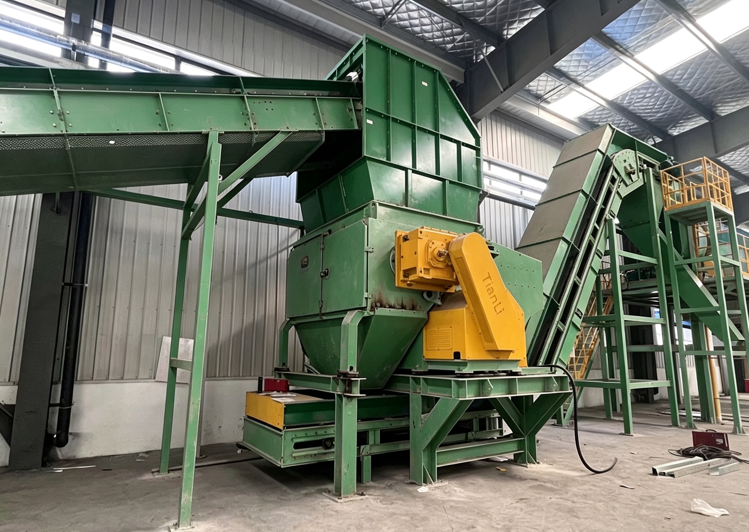 Single shaft shredder for Aluminum.png